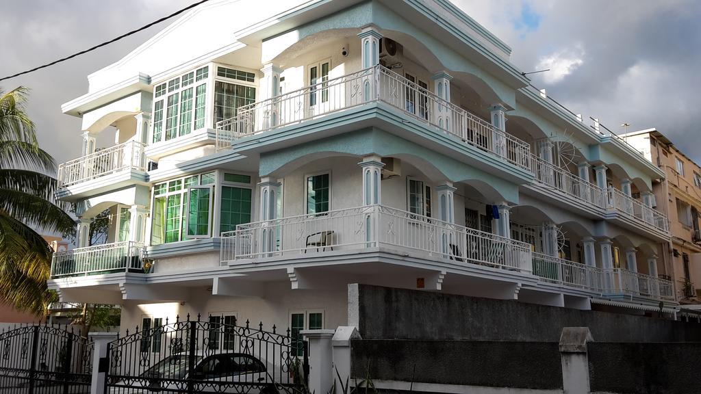 Residence Lasenza Apartment Flic en Flac Bagian luar foto