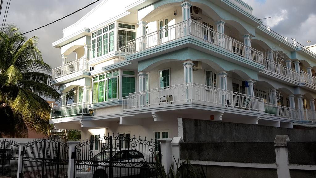 Residence Lasenza Apartment Flic en Flac Bagian luar foto